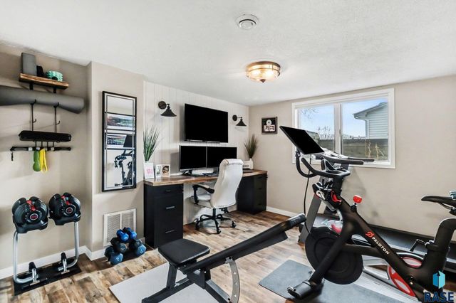 4701 W 37th St Street, Sioux Falls, SD 57106