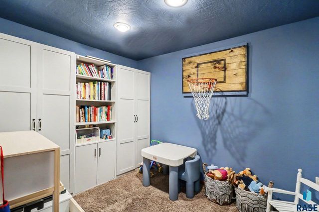 4701 W 37th St Street, Sioux Falls, SD 57106