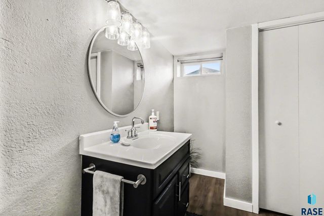 4701 W 37th St Street, Sioux Falls, SD 57106