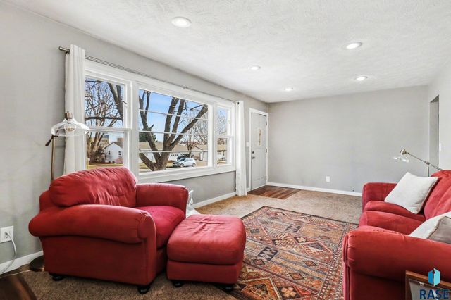 4701 W 37th St Street, Sioux Falls, SD 57106