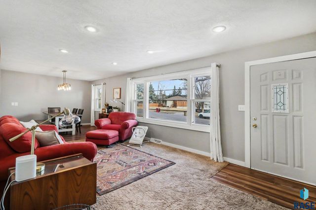 4701 W 37th St Street, Sioux Falls, SD 57106