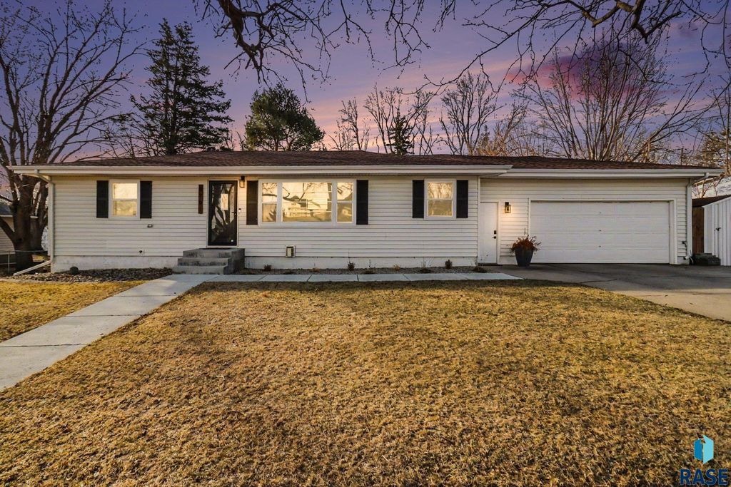 4701 W 37th St Street, Sioux Falls, SD 57106