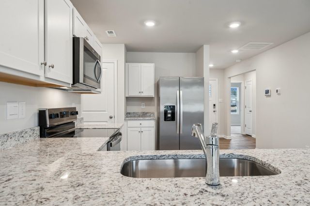 108 FIELDCREST LN, Staunton, VA 24401