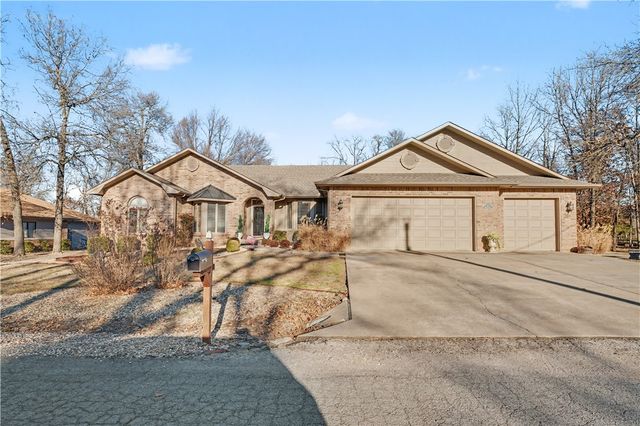 16 Monikie Drive, Bella Vista, AR 72715