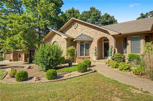 16 Monikie Drive, Bella Vista, AR 72715