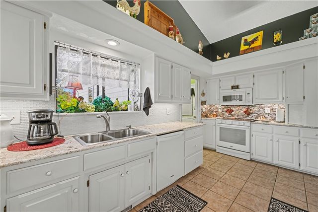 16 Monikie Drive, Bella Vista, AR 72715