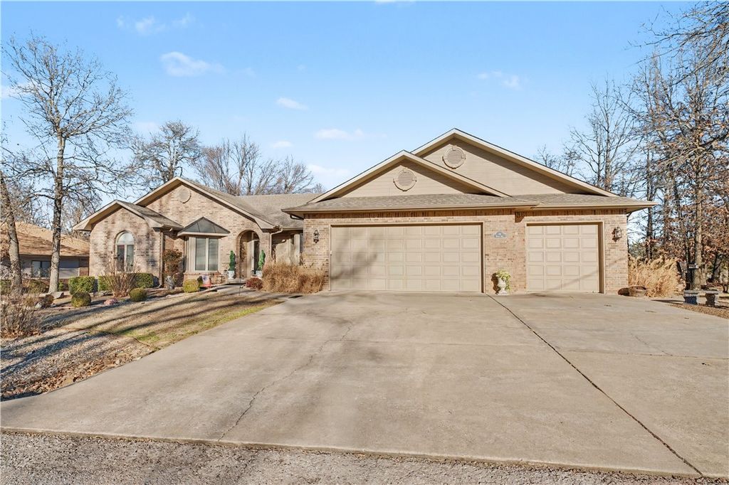 16 Monikie Drive, Bella Vista, AR 72715