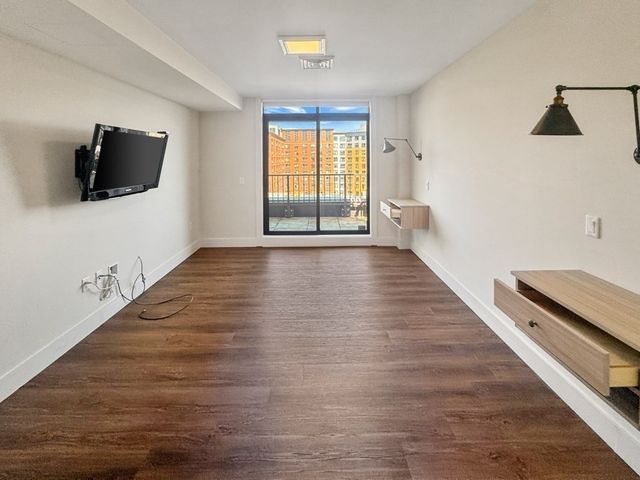 121 Portland St 902, Boston, MA 02114