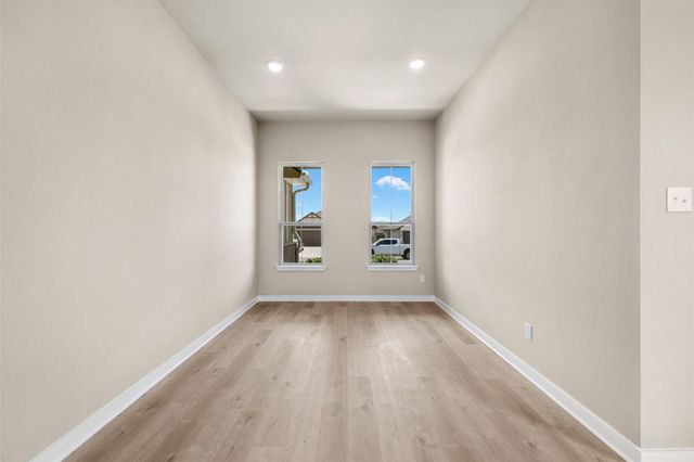 133 Walk Way DR, Jarrell, TX 76537