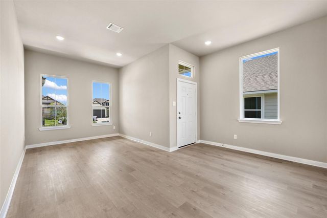 133 Walk Way DR, Jarrell, TX 76537