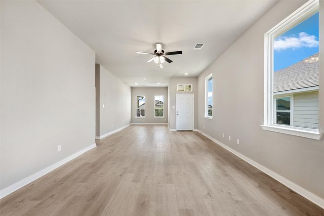 133 Walk Way DR, Jarrell, TX 76537