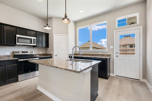 133 Walk Way DR, Jarrell, TX 76537