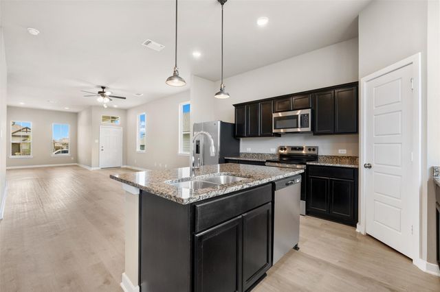 133 Walk Way DR, Jarrell, TX 76537