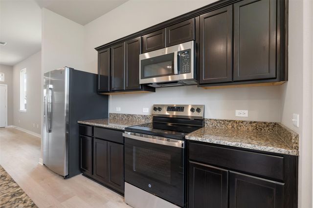 133 Walk Way DR, Jarrell, TX 76537