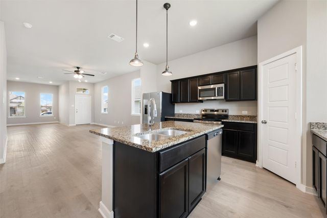 133 Walk Way DR, Jarrell, TX 76537