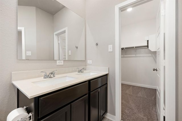 133 Walk Way DR, Jarrell, TX 76537