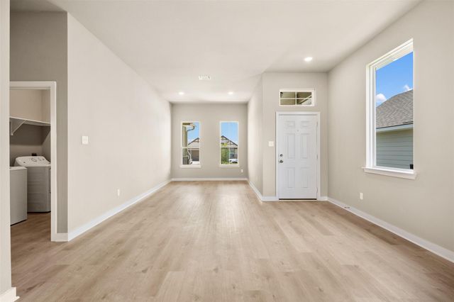 133 Walk Way DR, Jarrell, TX 76537