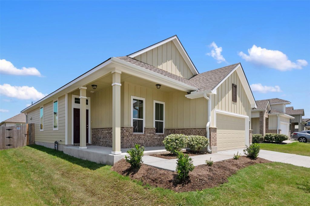 133 Walk Way DR, Jarrell, TX 76537