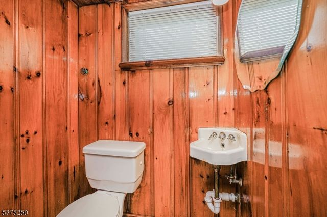 446 E 5th Ave, Roselle Boro, NJ 07203