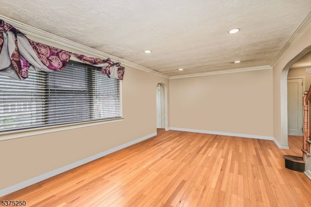 446 E 5th Ave, Roselle Boro, NJ 07203