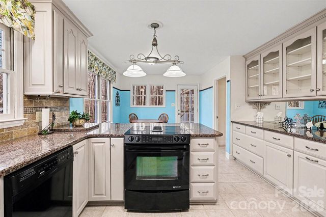 909 Woodland Forest Drive, Waxhaw, NC 28173