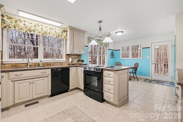 909 Woodland Forest Drive, Waxhaw, NC 28173