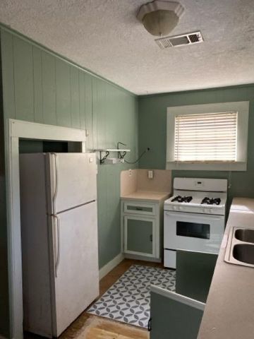 1004 Mccall Avenue, Conroe, TX 77301