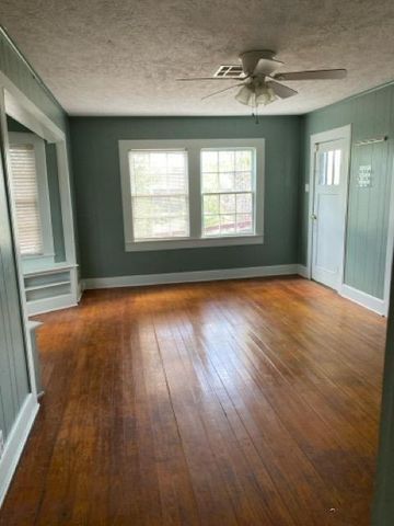 1004 Mccall Avenue, Conroe, TX 77301