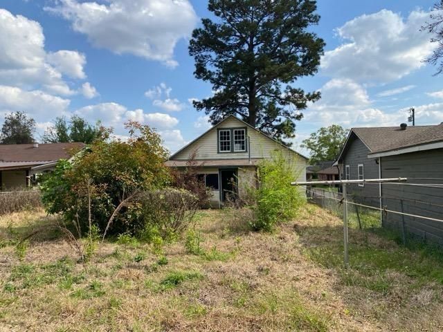 1004 Mccall Avenue, Conroe, TX 77301