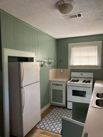 1004 Mccall Avenue, Conroe, TX 77301