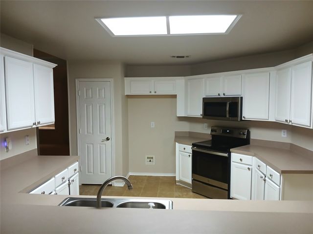 4720 Saint Thomas Place, Fort Worth, TX 76135