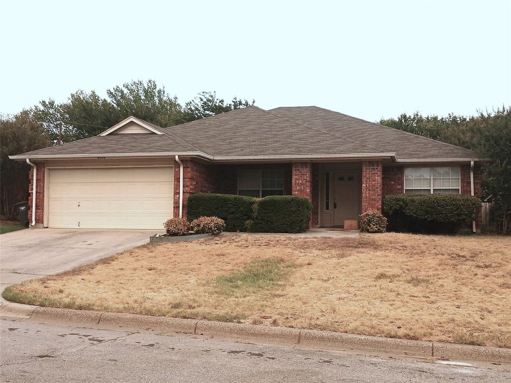 4720 Saint Thomas Place, Fort Worth, TX 76135