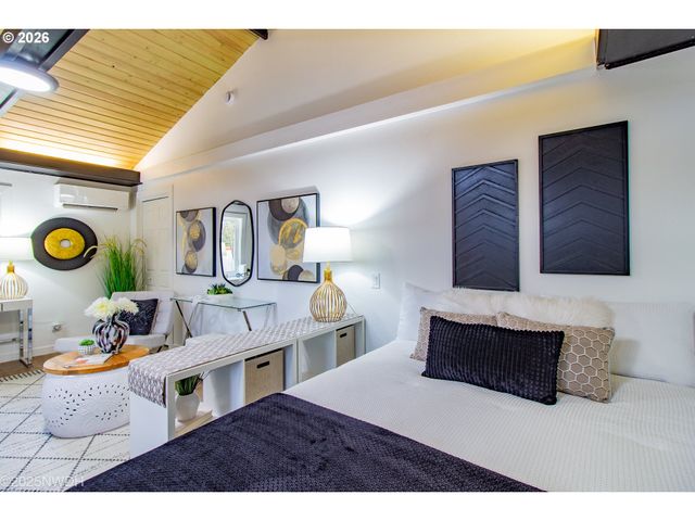 1682 HEMLOCK St, Eugene, OR 97404