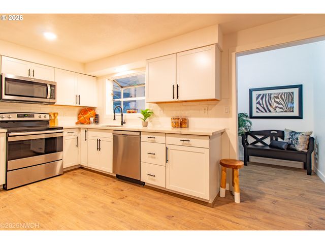 1682 HEMLOCK St, Eugene, OR 97404