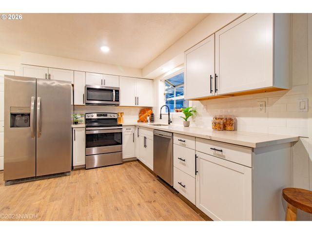 1682 HEMLOCK St, Eugene, OR 97404