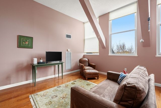 76 Elm Street PH 404, Boston, MA 02130