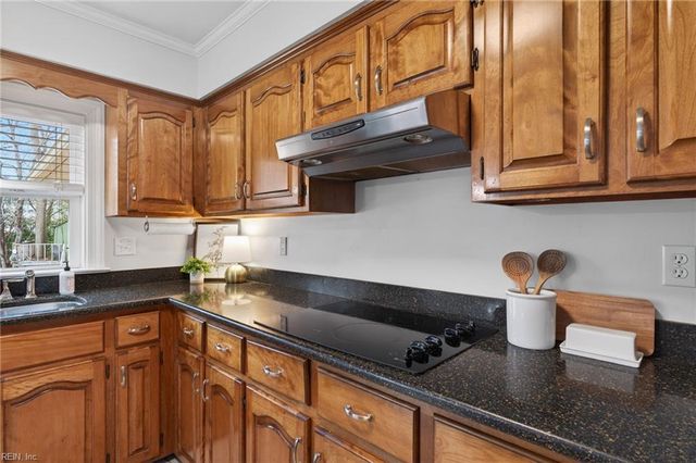 1432 Pine Grove LN, Chesapeake, VA 23321