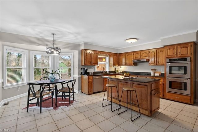 1432 Pine Grove LN, Chesapeake, VA 23321