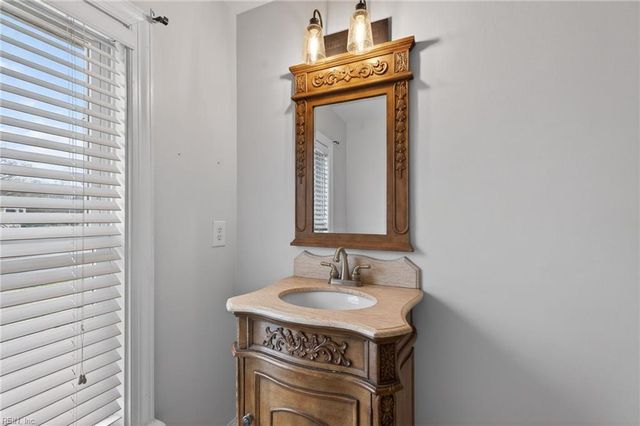 1432 Pine Grove LN, Chesapeake, VA 23321