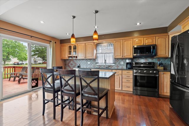 638 E Princeton Court, Round Lake Beach, IL 60073
