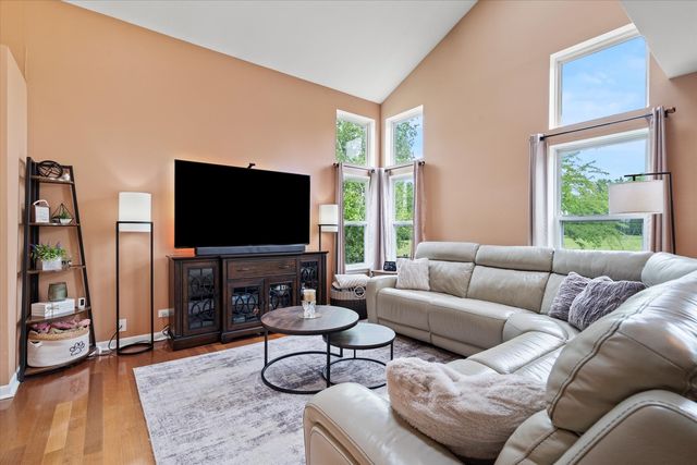 638 E Princeton Court, Round Lake Beach, IL 60073