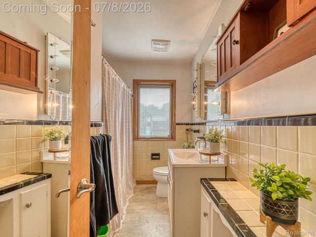 3125 Anna Avenue, Trenton, MI 48183