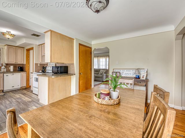 3125 Anna Avenue, Trenton, MI 48183