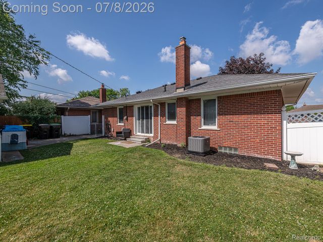3125 Anna Avenue, Trenton, MI 48183