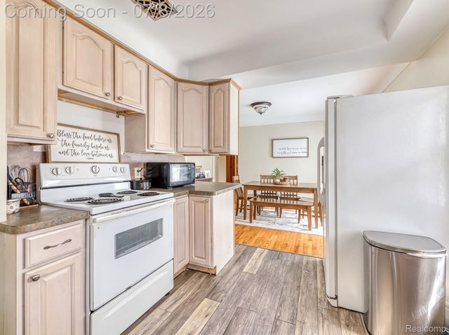 3125 Anna Avenue, Trenton, MI 48183