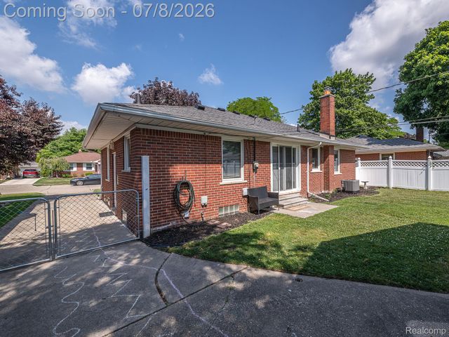 3125 Anna Avenue, Trenton, MI 48183