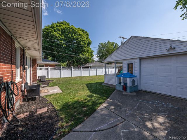 3125 Anna Avenue, Trenton, MI 48183