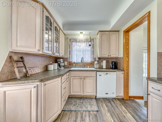 3125 Anna Avenue, Trenton, MI 48183