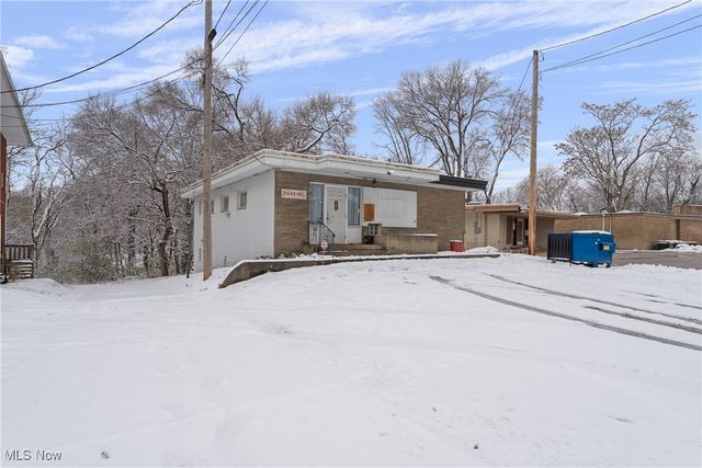 1817 Fulton Road, Canton, OH 44709