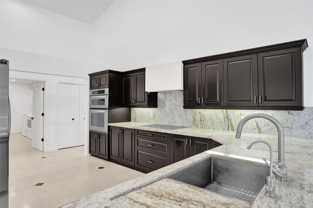 2891 NW 28th Ter, Boca Raton, FL 33434